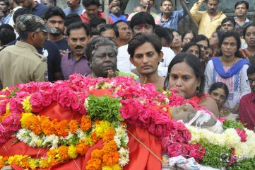 Celebs Pay Homage To Venu Madhav